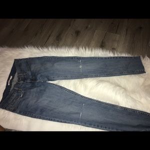 Cute skinny jeans goes with everything!!